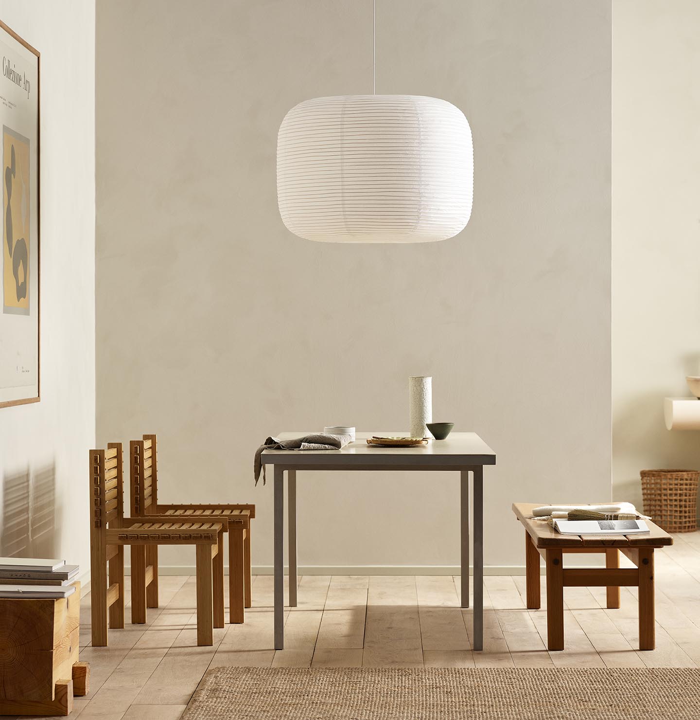 Minimalist dining area with wooden chairs, pendant light, and golden beige walls painted with the colour 12308 Unbleached from Jotun.