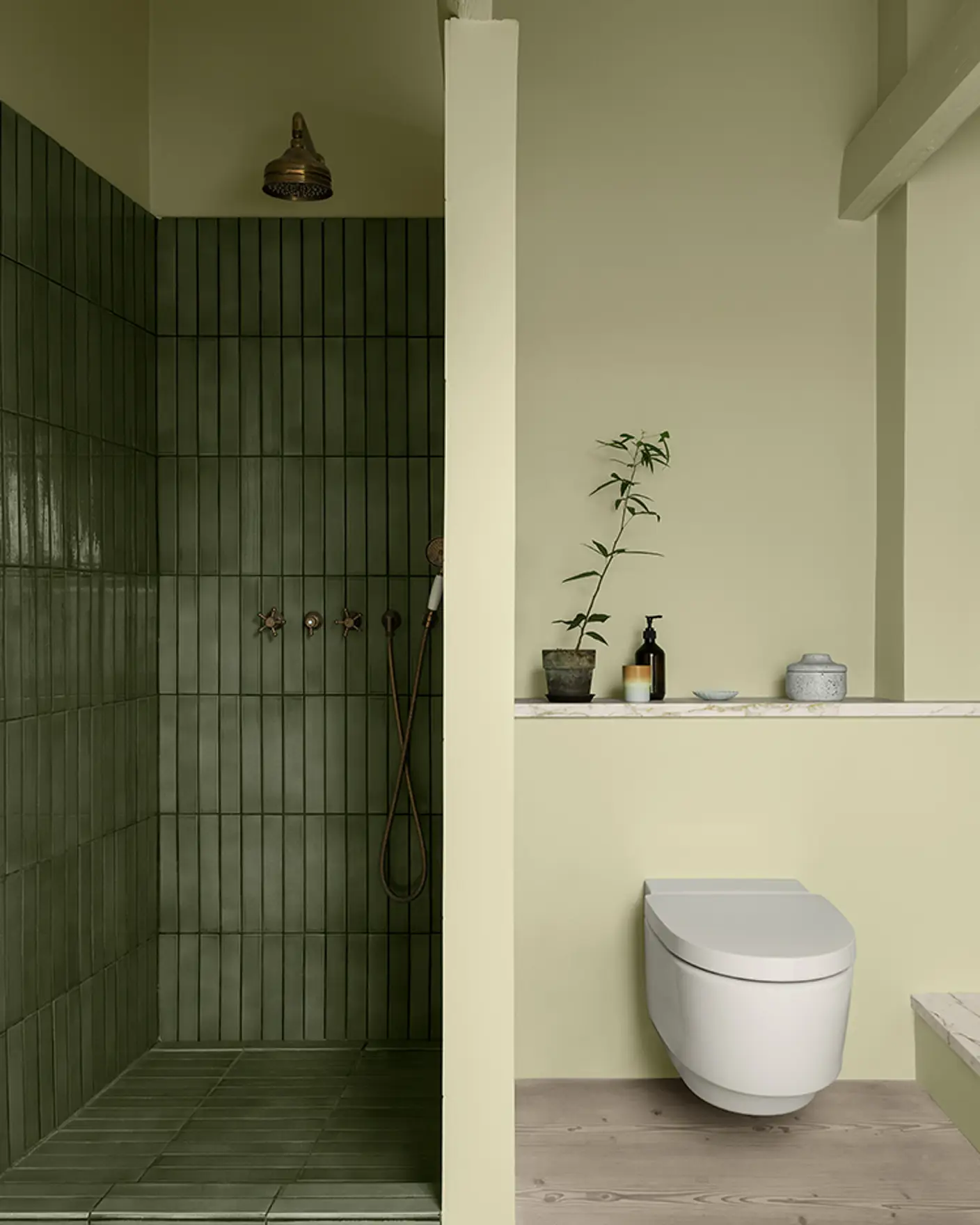 Bad malt i fargen Jotun 8596 Sunny Green med Lady Aqua Matt