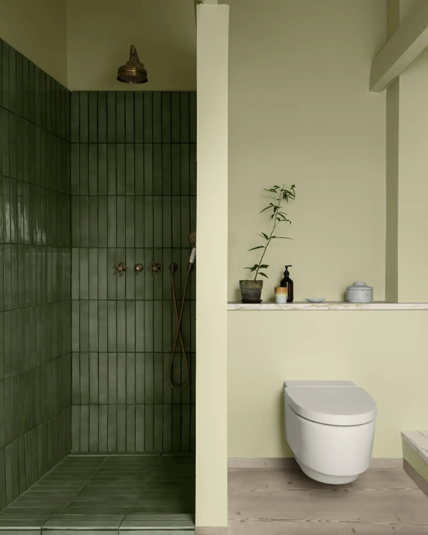 Badrum målat i kulören Jotun 8595 Sunny Green med LADY Aqua Matt