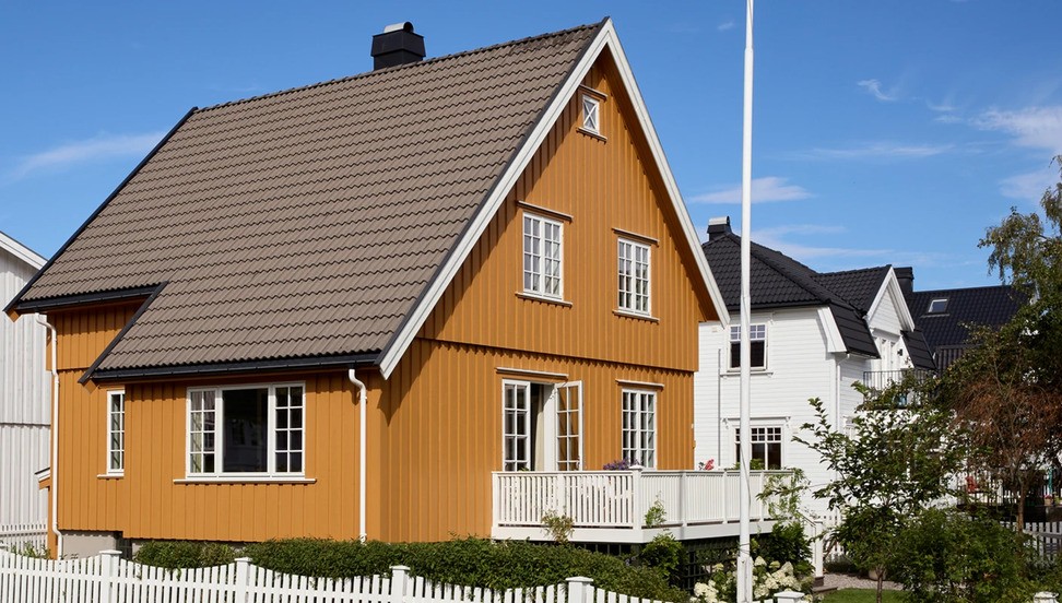 Klassisk byvilla i Sandefjord malt i Jotun Staverngul