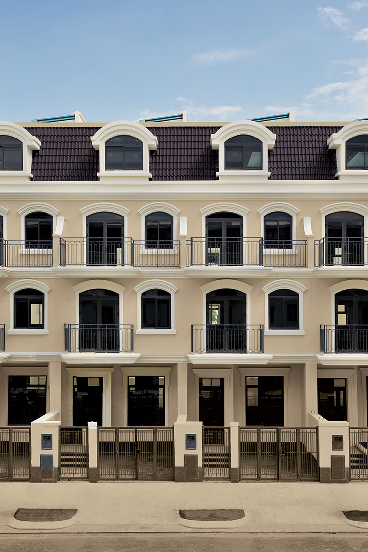 Jotun 3165 Midnight 1622 Edelweiss 10961 Raw Canvas