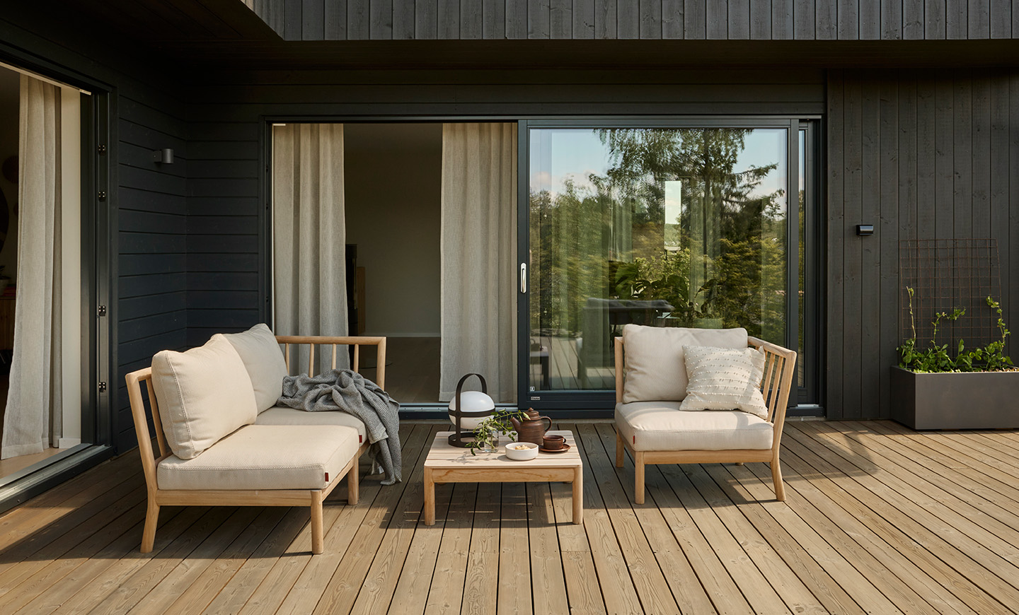 Terrasse beiset i fargen TREBITT 9074 Nordisk tre med TREBITT Terrassebeis