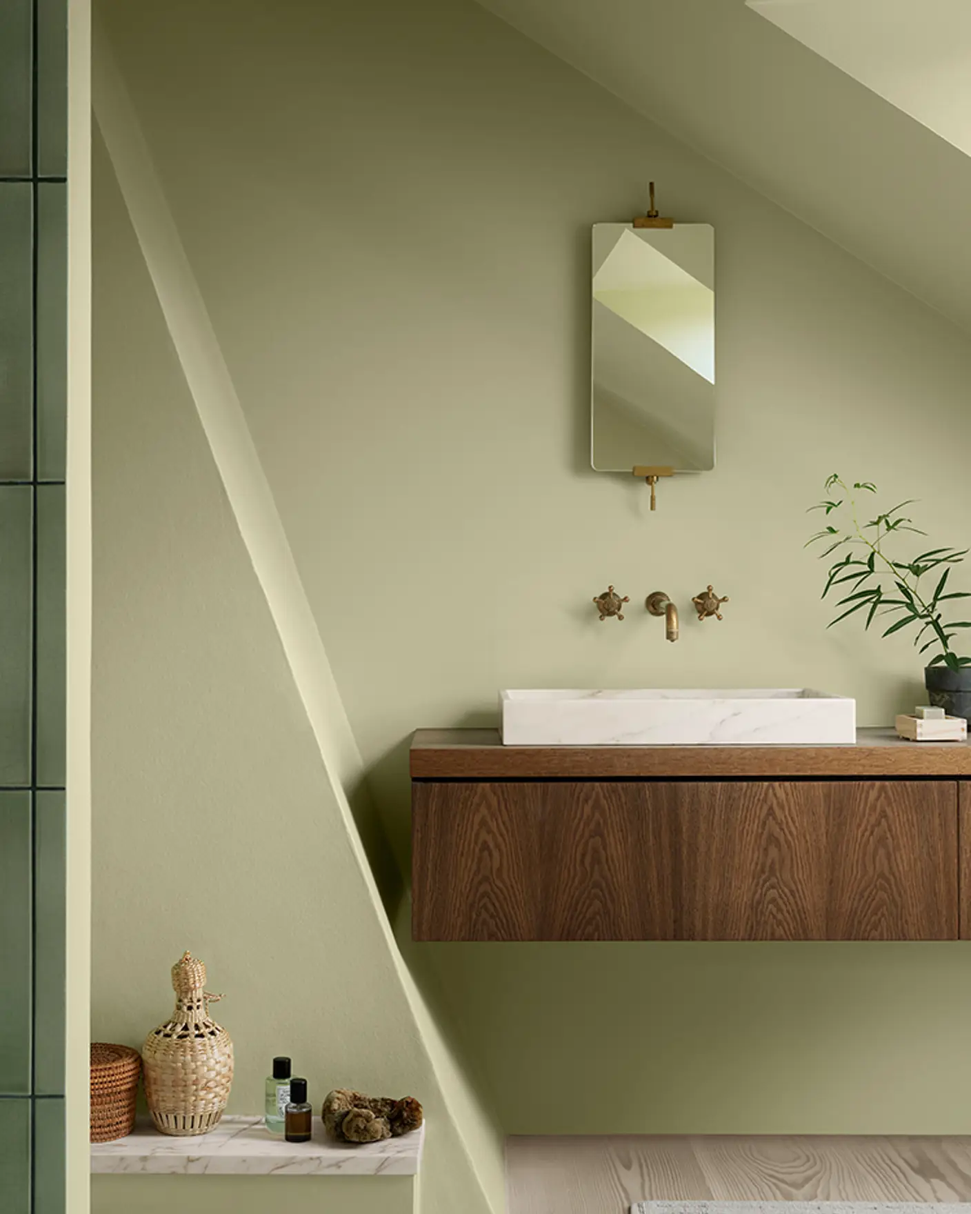 Bad malt i fargen Jotun 8596 Sunny Green med Lady Aqua Matt