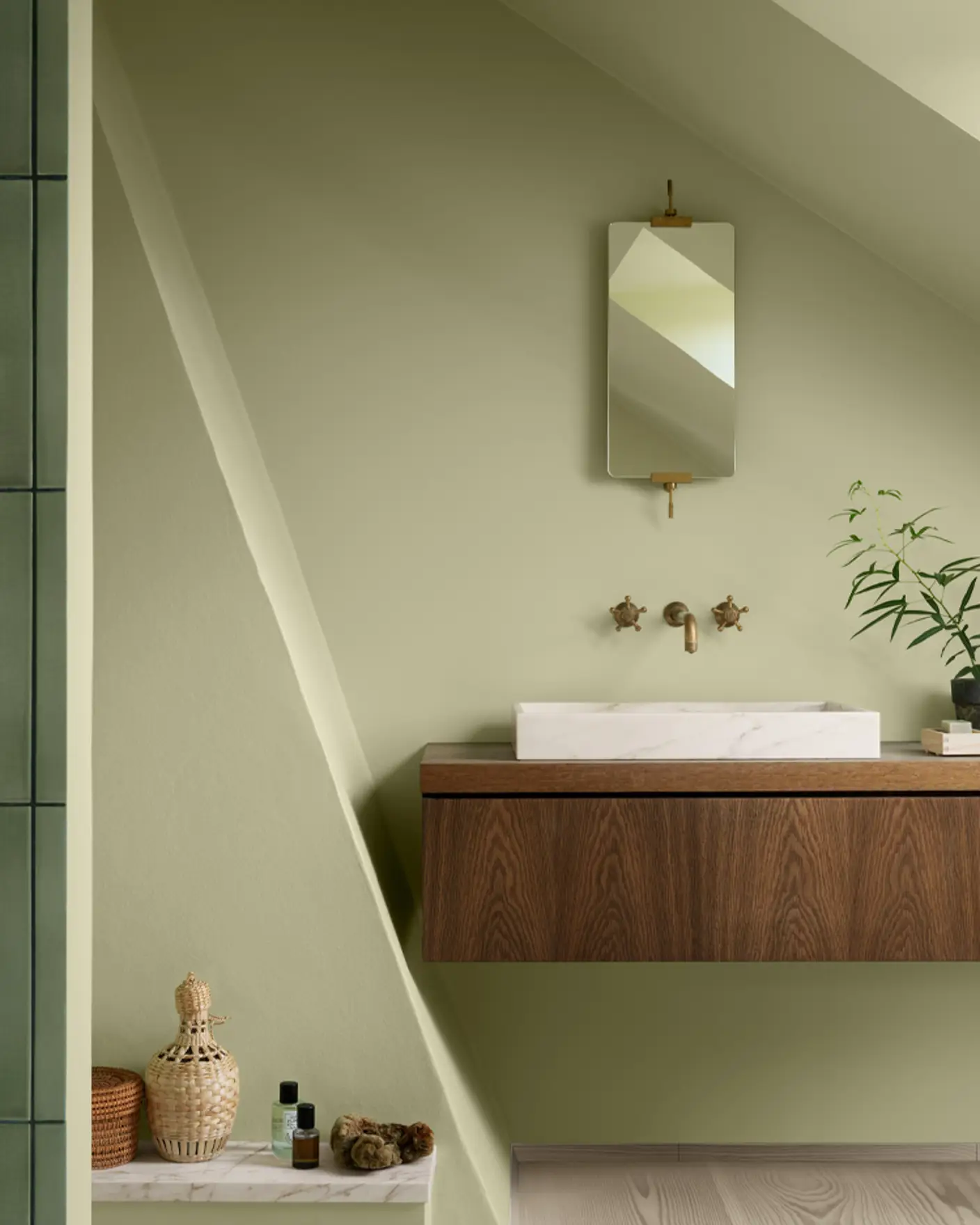 Badrum målat i kulören Jotun 8595 Sunny Green med LADY Aqua Matt